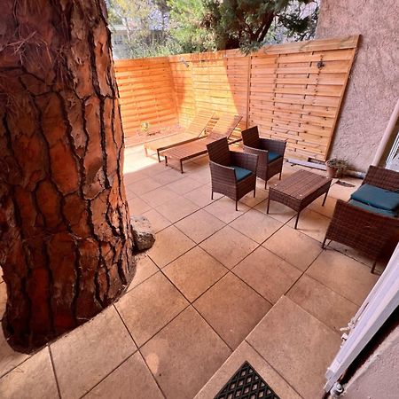 Sympathique Studio En Rez De Jardin Dans Residence Hyères Eksteriør billede