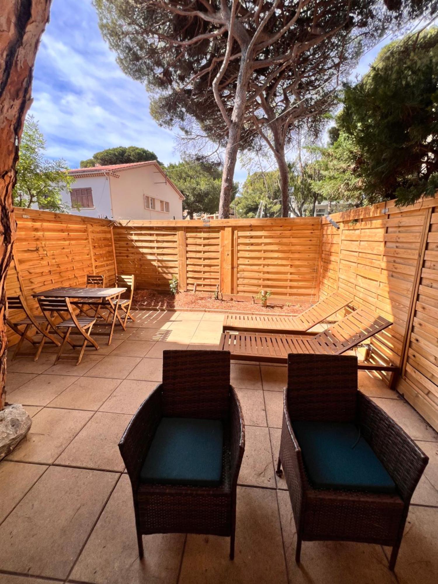 Sympathique Studio En Rez De Jardin Dans Residence Hyères Eksteriør billede